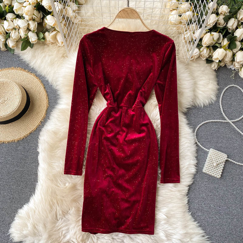 V-neck waist pack buttock gold velvet long sleeve skirt
Available Sizes Small-Large