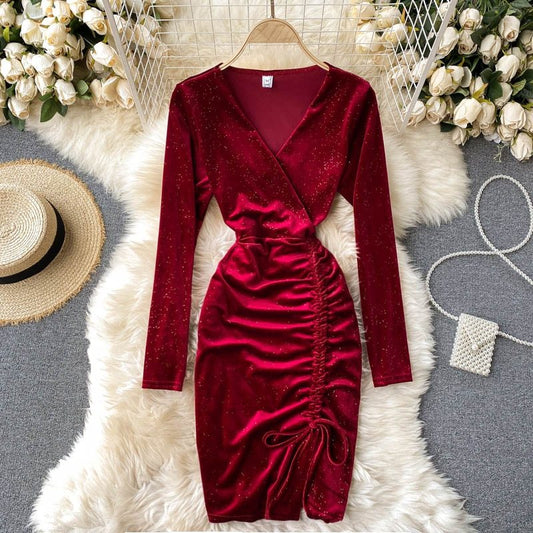V-neck waist pack buttock gold velvet long sleeve skirt
Available Sizes Small-Large